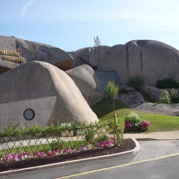 la-statue-du-pere-eternel aquarium tregastel