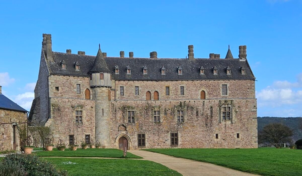 chateau de la roche jadu